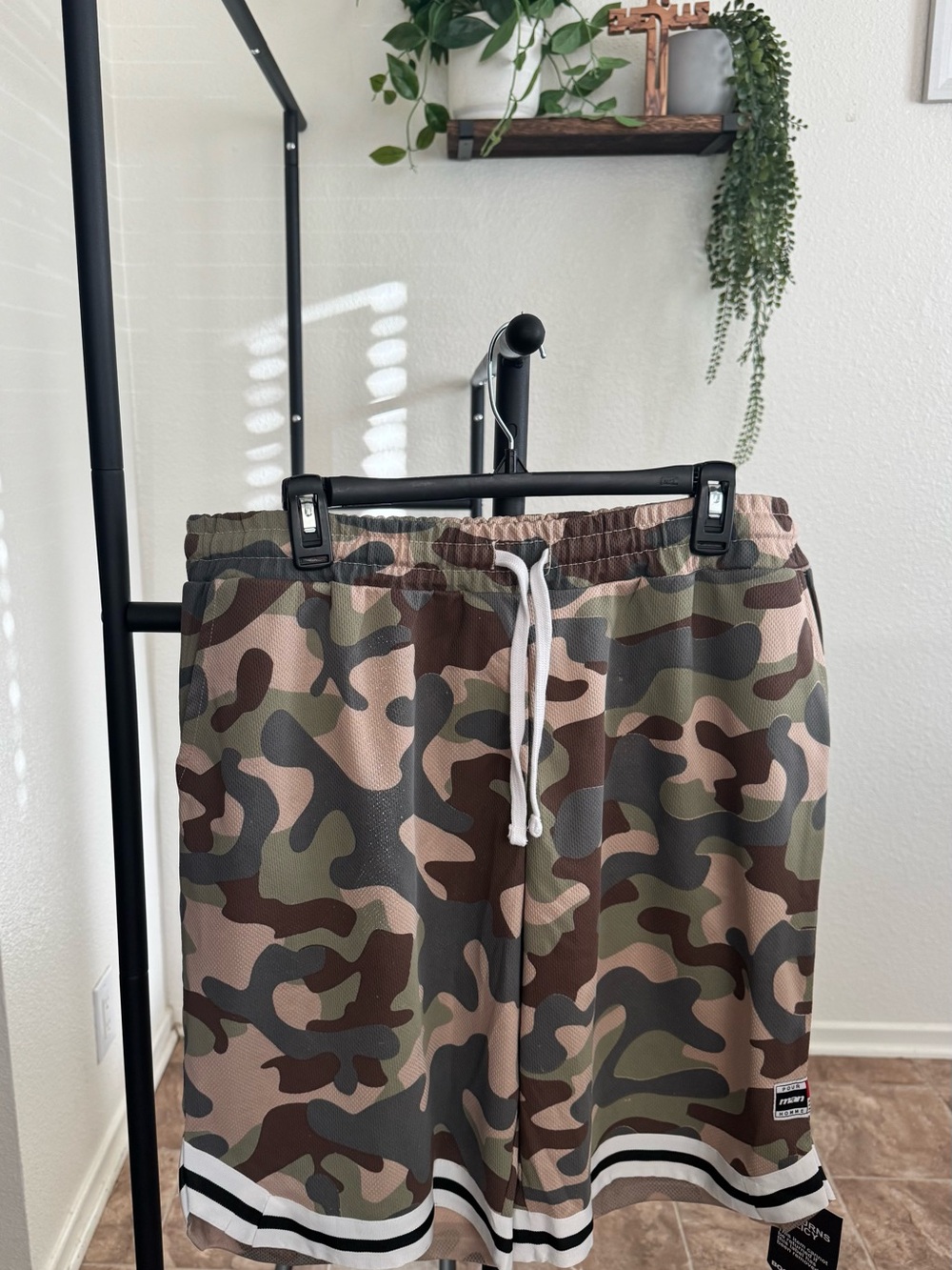 Boohooman Men’s basketball camo shorts XL NWT